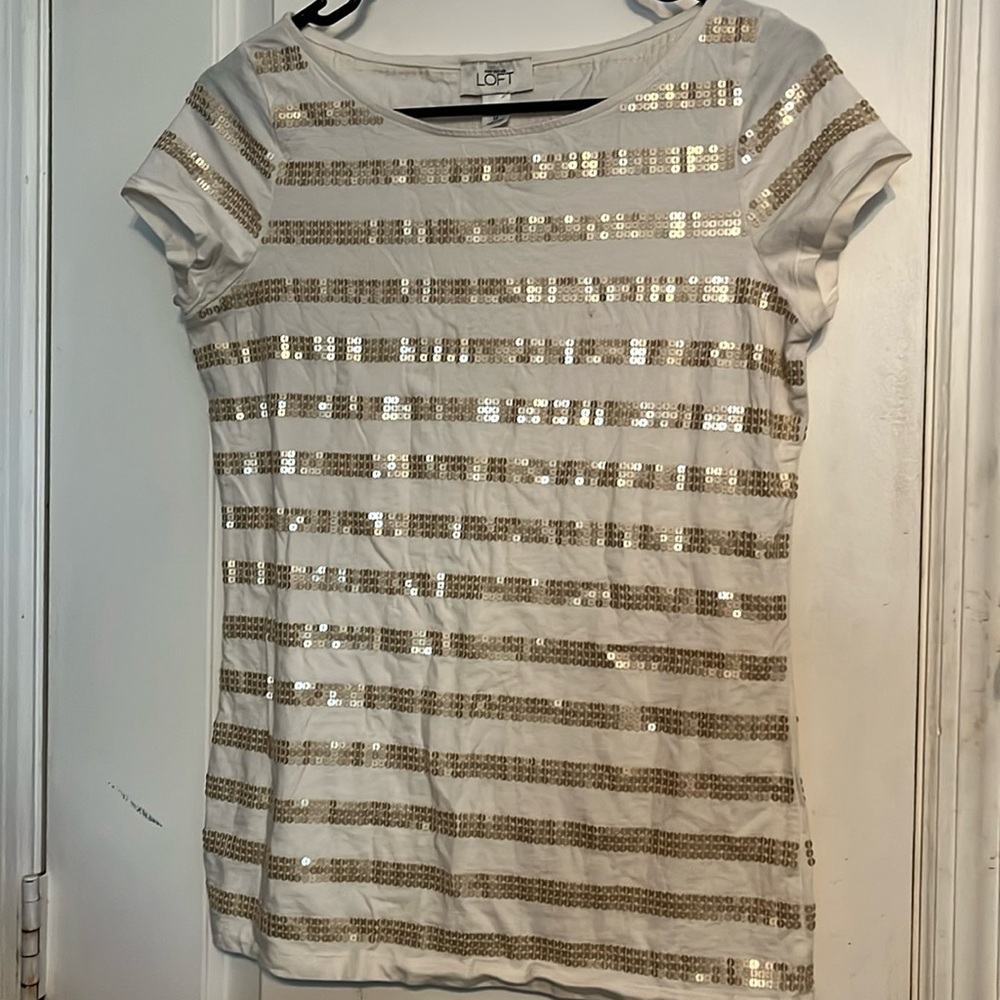 LOFT size medium white tee w/gold sequins. LIKE NEW